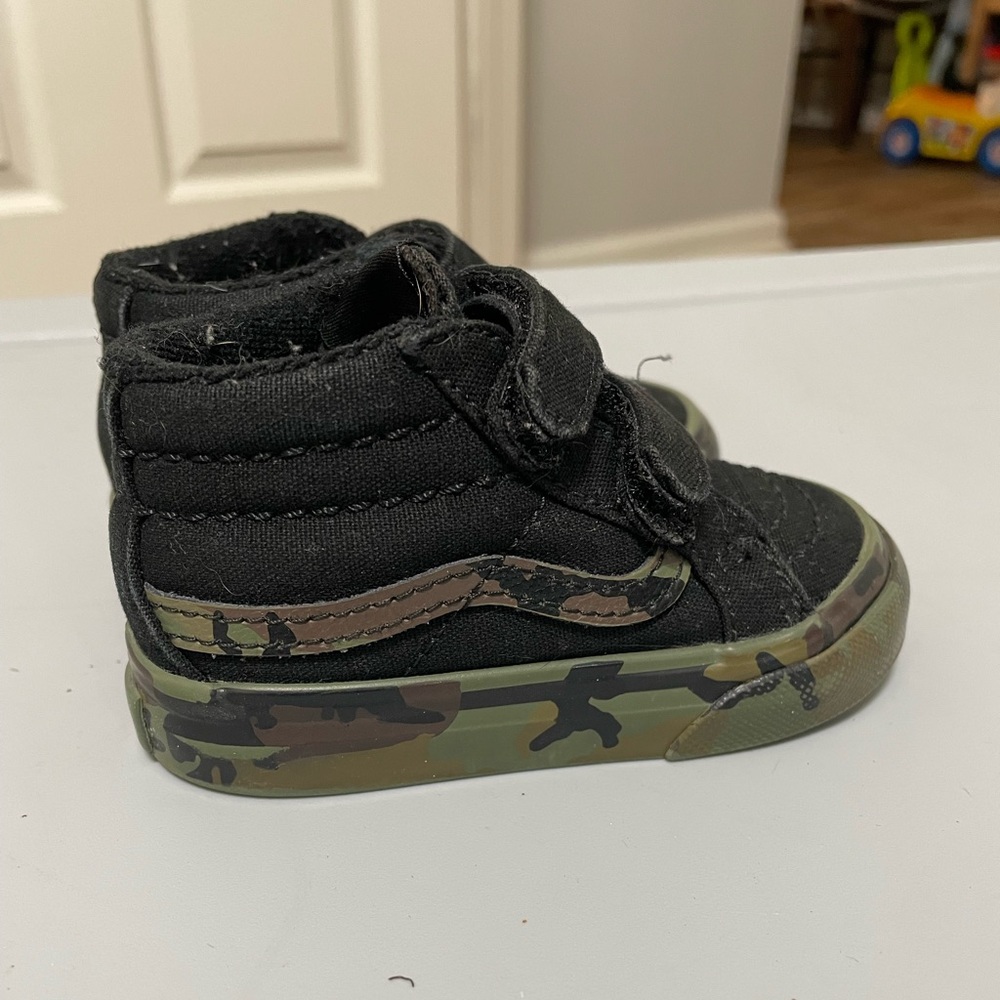 Vans Sk8-Hi toddler size 4, camo and black